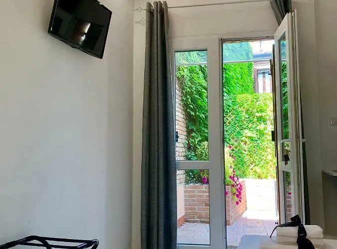 Oasi Bed & Breakfast 4*